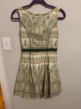 Sleeveless Paisley Fit-and-Flare Mini Dress in Cream and Green